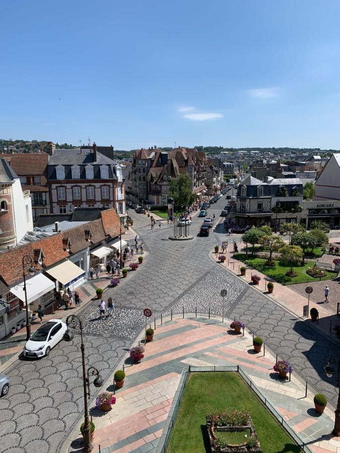 Duplex Au Coeur De Deauville Avec Vue Imprenable Et Parking Prive Екстер'єр фото