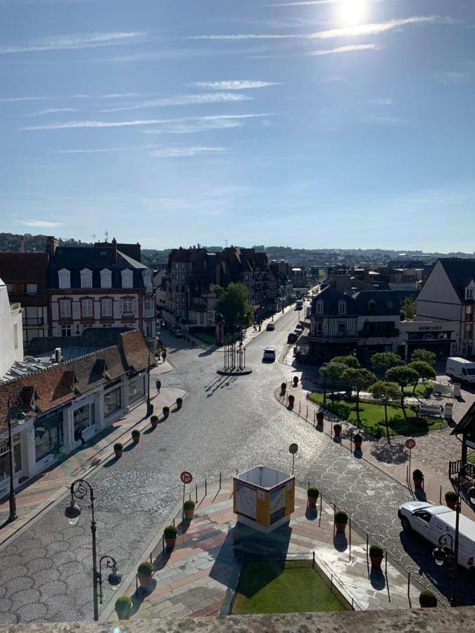 Duplex Au Coeur De Deauville Avec Vue Imprenable Et Parking Prive Екстер'єр фото